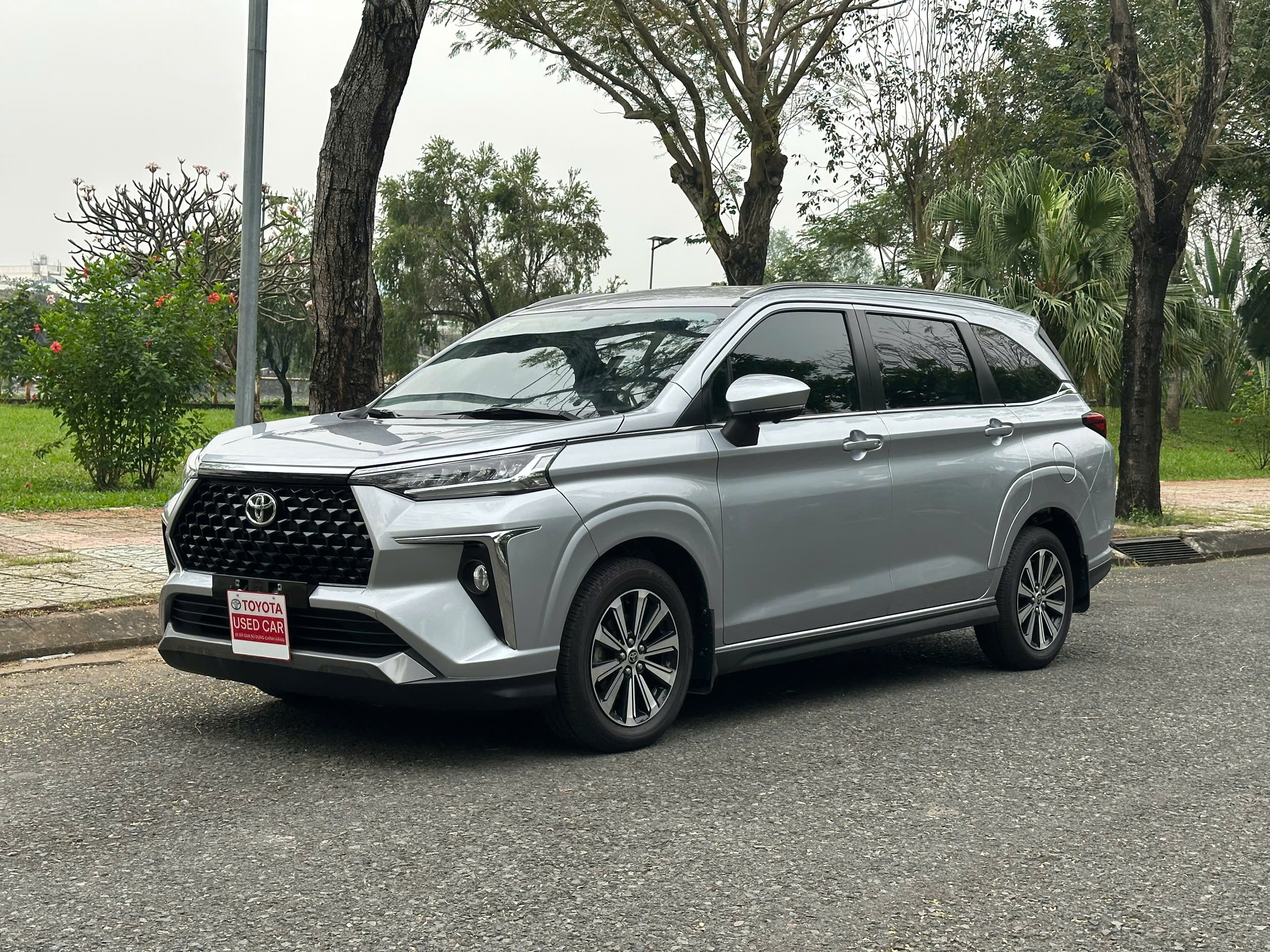 Toyota Veloz 1.5CVT 2022 Bạc