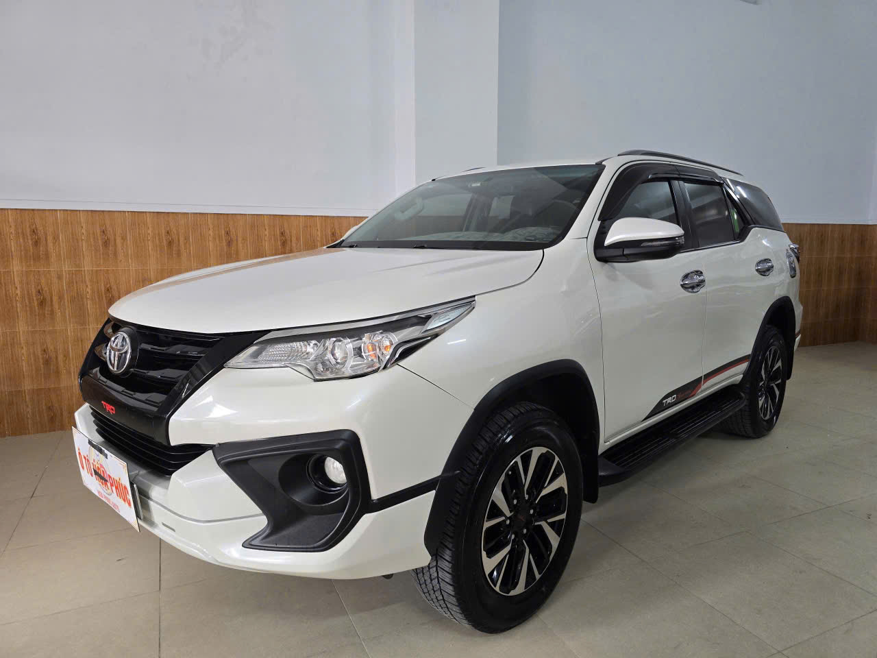 ►   Cần bán Fortuner TRD máy xăng số tự động