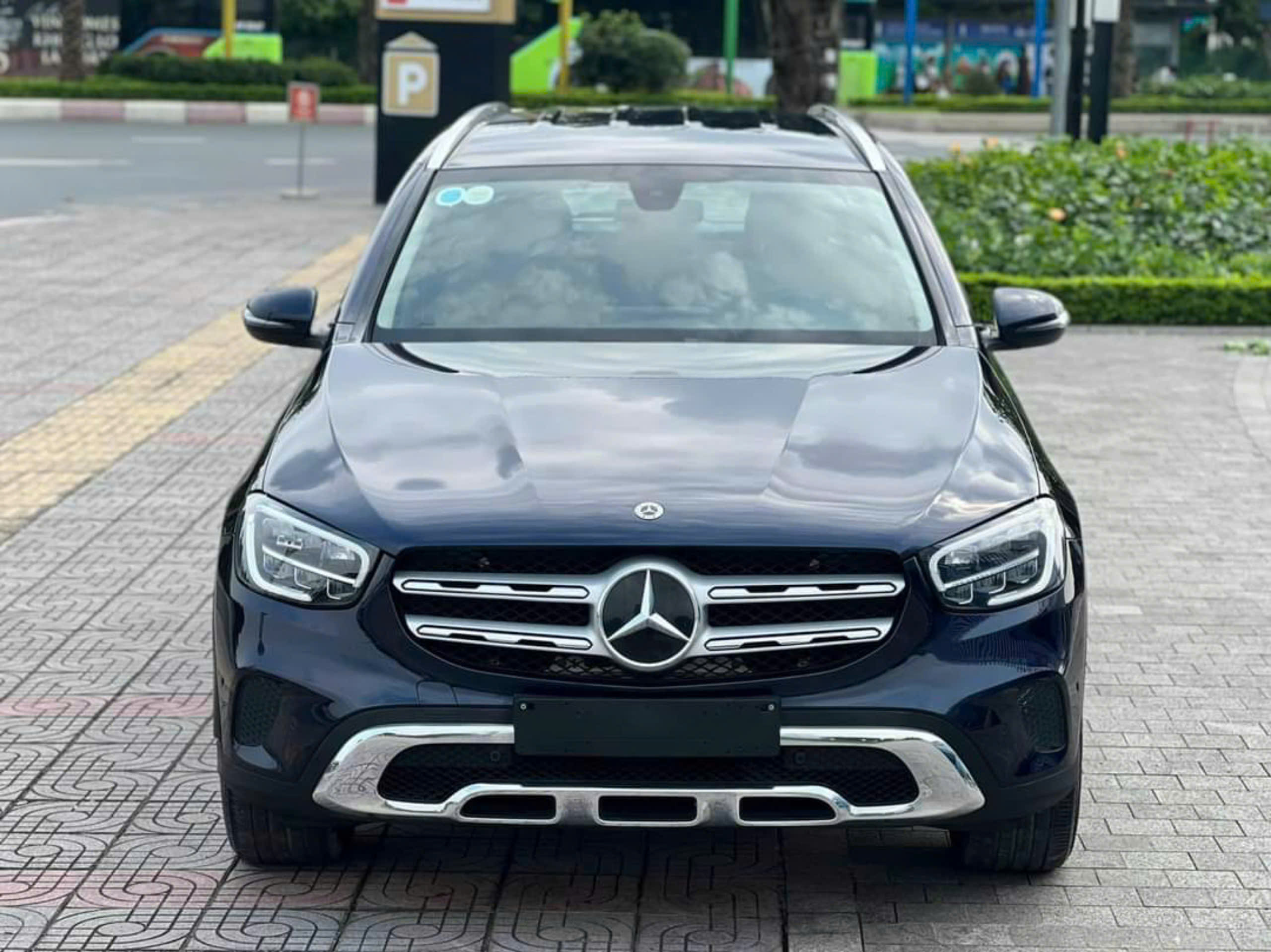 ► Mercedes-Benz GLC 200 sản xuất 2021 Xanh cavansite/đen