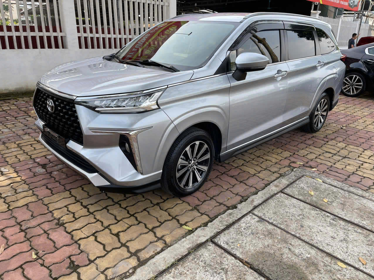 Bán xe Toyota Veloz cross Bạc CVT 2022, Số Tự Động