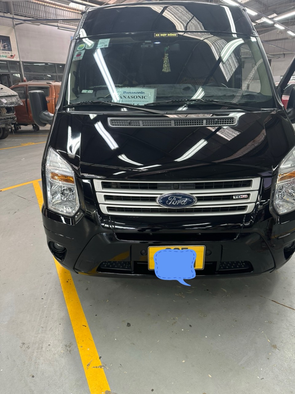 Chính chủ cần bán xe Ford Transit bản trung tháng 5/2020 màu đen