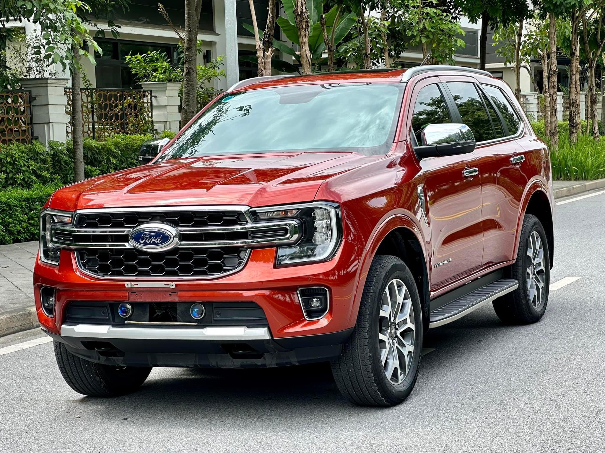 Xe Ford Everest 2022 4x2 titanium