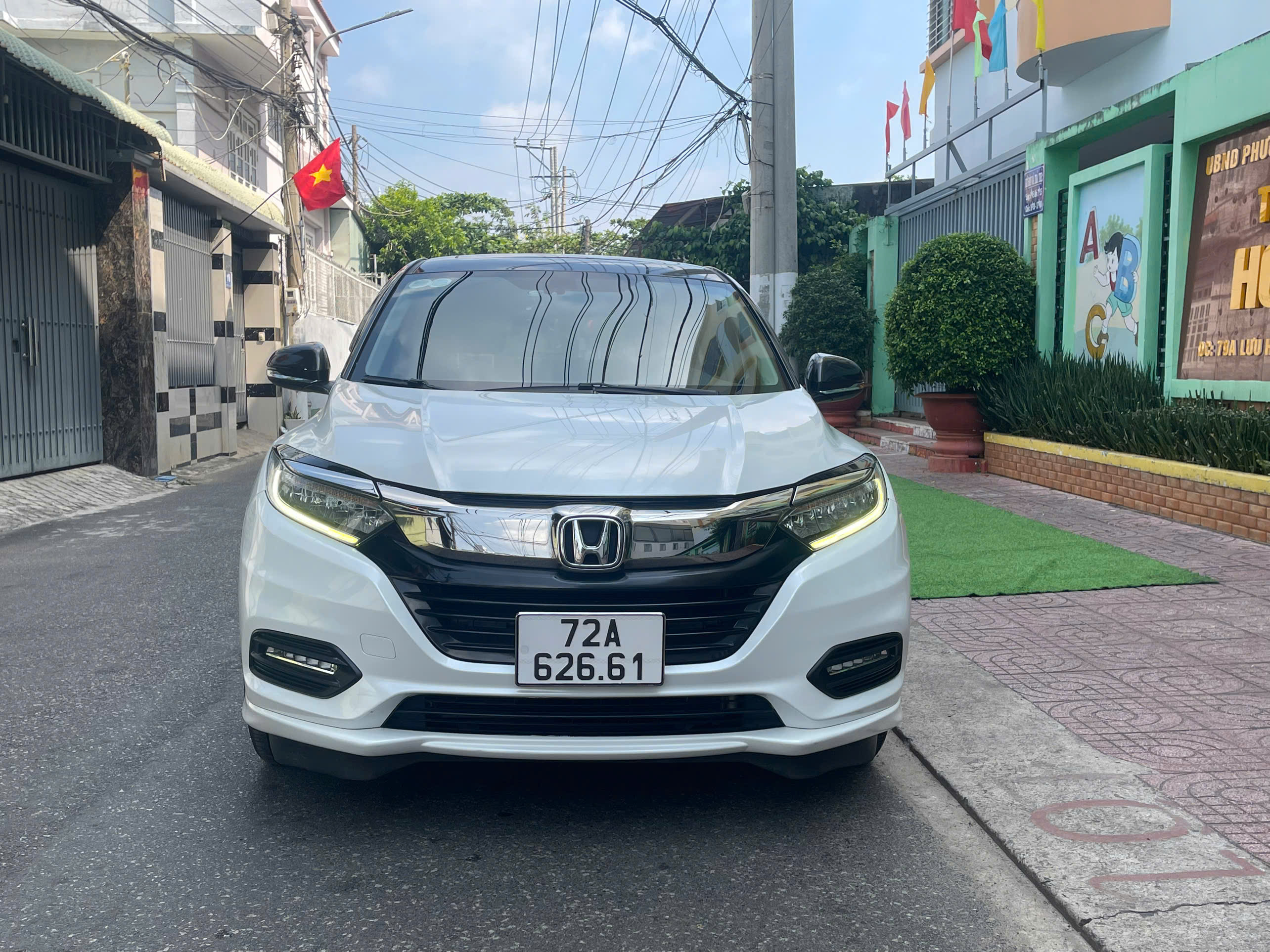 Nhà dư dùng nay tôi cần bán xe honda HRV-1.8L bản full,sản xuất 2019,đk 2020